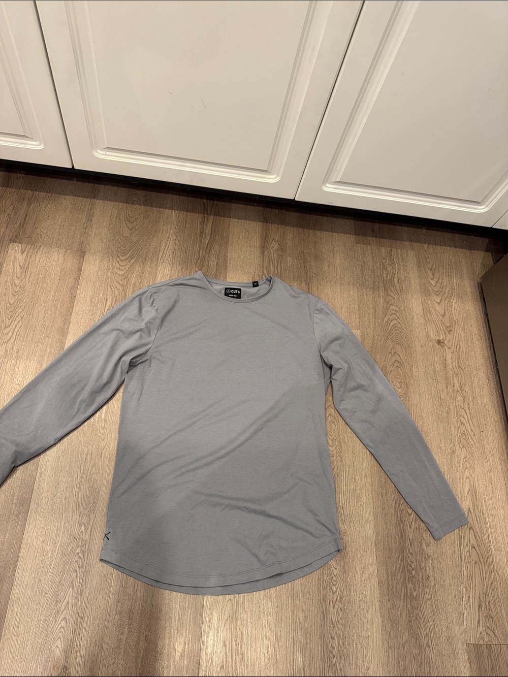 Cuts Clothing Men's Long-Sleeve Crew Shirt - Light Gray